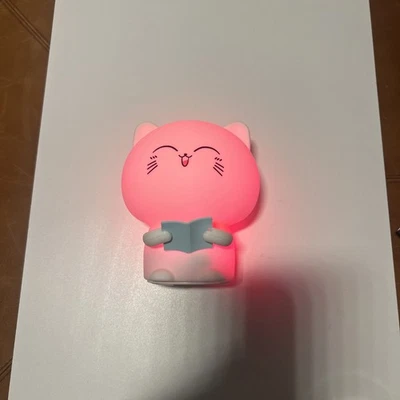 Linda luz nocturna para gatos para habitación de niños lámpara sensible de control de silicona suave Foto 1 de 4