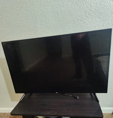 Amazon Fire TV - 4th Gen 43' UHD 4K HDR - Image 1 of 2