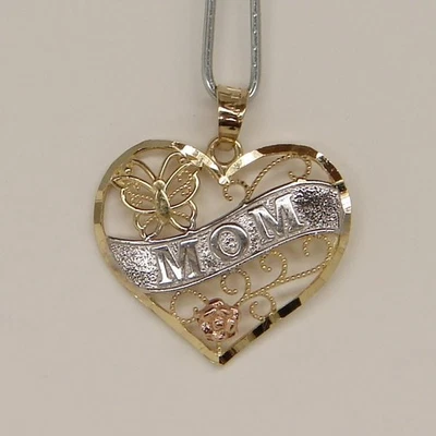 Pingente 3/4" 10K ouro tricolor coração de mãe com borboleta flor rosa 1 grama - Imagem 1 de 4