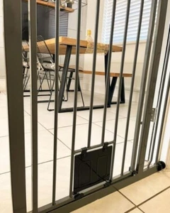 Bettacare Hundeschutzgitter mit verschließbarer Katzenklappe - Bild 1 von 8