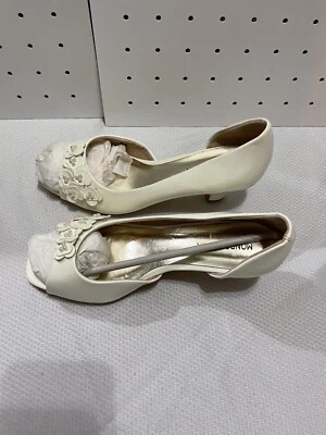 Zapato Monroe And Main Mujer Bomba Flor Pétalo Marfil Talla 8 Look Nuevo 24.00 Foto 1 de 4