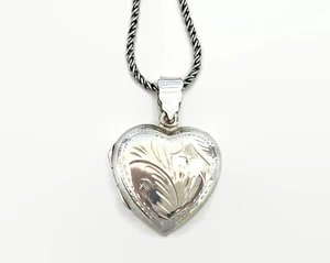 VINTAGE STERLING SILVER PUFFY HEART LOCKET PENDANT ON STERLING SILVER CHAIN - Picture 1 of 13