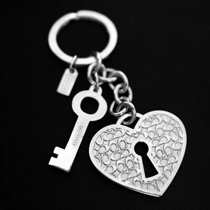 NEW COACH Silver keyhole Embossed Signature Heart Keychain Keyring Key fob NEW - Picture 1 of 3