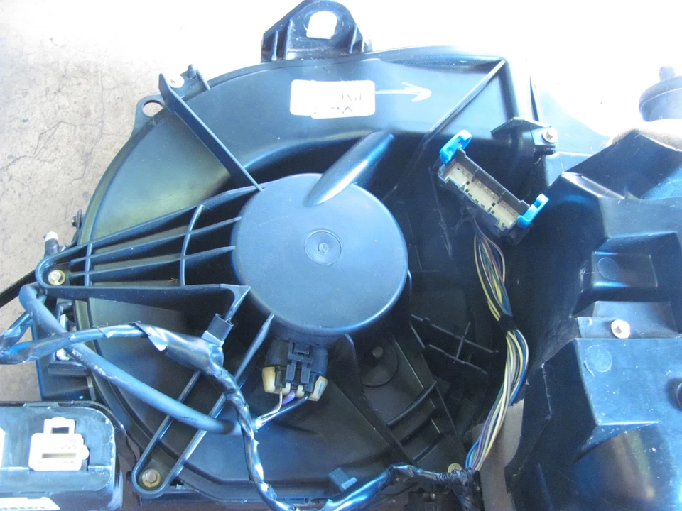 ДВИГАТЕЛЬ ВЕНТИЛЯТОРА CADILLAC SEVILLE 1999-2000-2001-2002 - Изображение 1 из 1