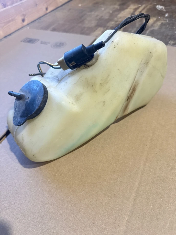 Oldsmobile 98 1973 tanque de depósito de lavadora 1971-1976 GM Foto 1 de 4