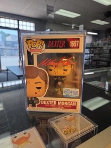 Funko Pop! Vinyl: Dexter Morgan (Bloody) Exclusive #1697 Signed PSA W/ Protector - Picture 1 of 7