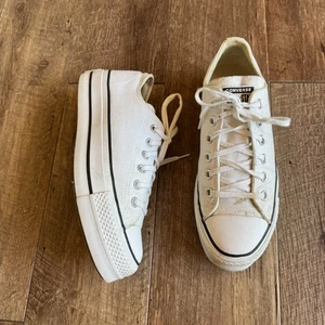 Sneakers basse Converse Chuck Taylor bianche con plateau taglia 8 - Foto 1 di 11