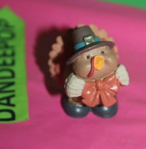 Figura Pilgrim Turkey Merry Mini Keepsakes 1995 sello QFM8177 Acción de Gracias - Imagen 1 de 3