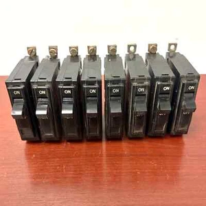 Menge 8 Square D 1-polig 15 AMP 120/240 Volt QOB Leistungsschalter, Modell #KB-223 - Bild 1 von 12