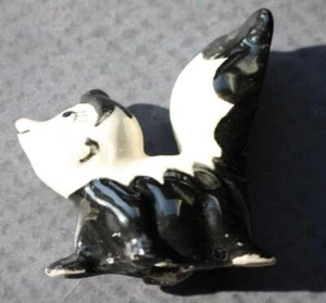 Skunk Figurine Miniature Tail Up Blue Eyes Eyelashes Unmarked Bone China CUTIE - - Picture 1 of 1