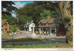 Hampshire; Burley Centre & War Memorial PPC von J Hinde, unbenutzt, um 1980 - Bild 1 von 2