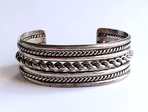 ! Beautiful Vintage HRM Harry Morgan NAVAJO Sterling Silver 7.5" Cuff Bracelet - Picture 1 of 7