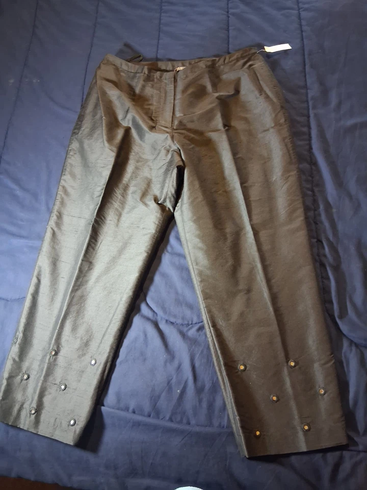 Pantalones capri Harold’s para mujer forrados negros de seda cruda talla 12 dobladillo bordado con espejo Foto 1 de 4