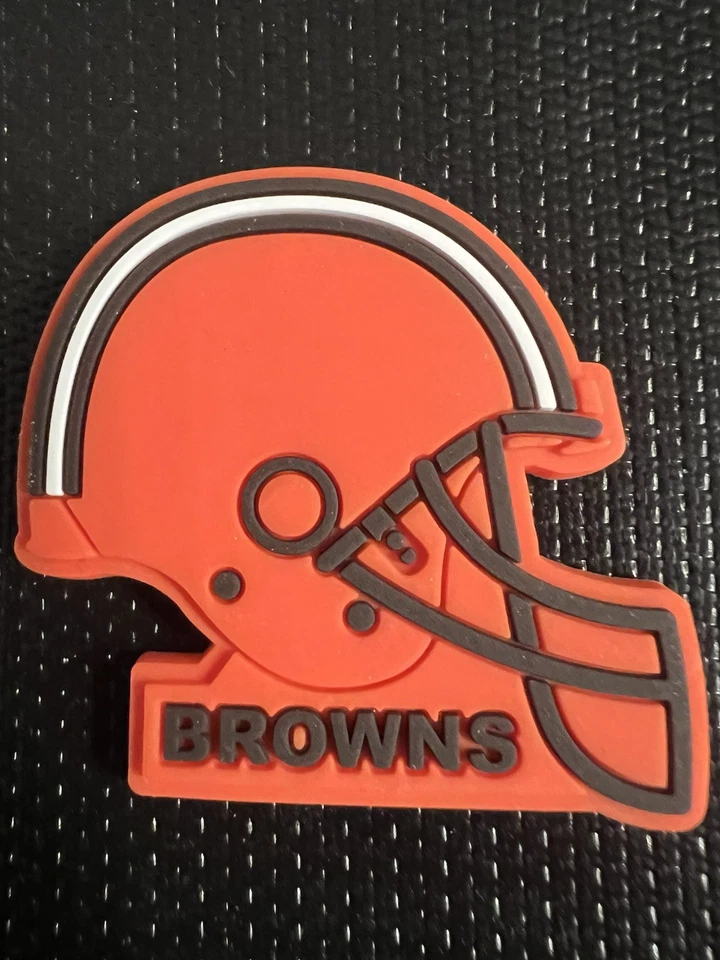 DE COLECCIÓN NFL RETRO CLEVELAND BROWNS TABLA DE CLASIFICACIÓN DE GOMA IMÁN DE RANA NUEVO Foto 1 de 4