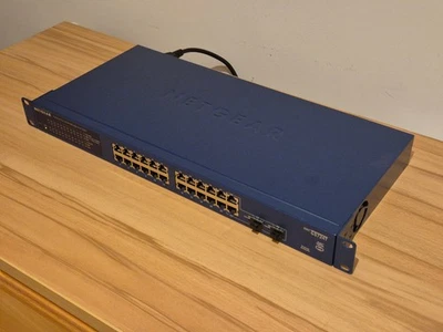 NETGEAR GS724Tv3 24-Port Gigabit Smart Managed Switch - Blau, TOP - Bild 1 von 4