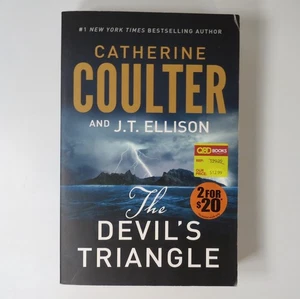 The Devil's Triangle by Catherine Coulter & J.T. Ellison Trade Paperback - Bild 1 von 2