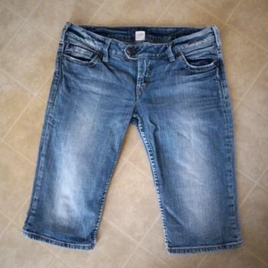 Pantalones de mezclilla plateados de colección para mujer Tuesday Capri desgastados talla 31 - Imagen 1 de 3
