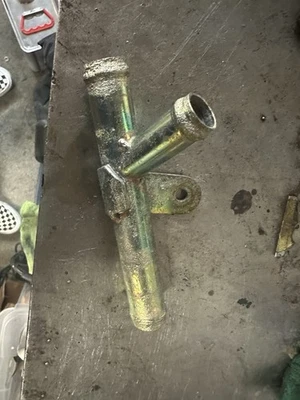 Tubo calentador refrigerante bloque motor Datsun 240z 260z 280z L24 L26 L28 replico Foto 1 de 3