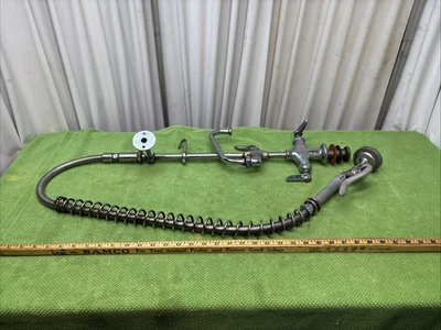 Torneira pré-lavagem T & S latão EasyInstall cabo de spray com mangueira flexível - Imagem 1 de 4