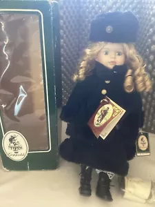 “Geppeddo” H16831 Porcelain Doll’s of The World NEW - Picture 1 of 11
