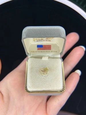 Vintage 10K Black Hills Gold & Silver Tie Tack Pin w/ Chain Clasp Original Box - Image 1 of 4