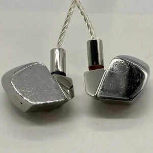 Final Audio A8000 Audiophile Earphones - Picture 1 of 6