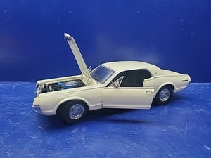 Sun Star 1967 Mercury Cougar XR7 Cream ￼White 1:18 Diecast - Picture 1 of 10
