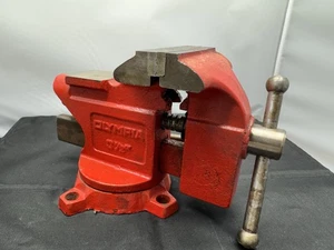Tornillo de banco Olympia 3,5" mordazas base giratoria hierro fundido rojo. Mandíbula de tubo - Imagen 1 de 13