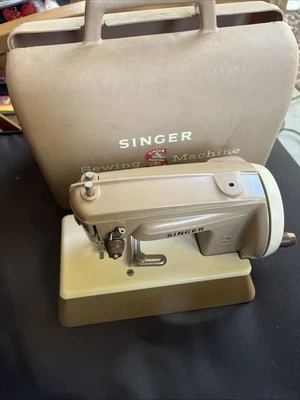 Vintage 1960s Singer Sewhandy Model 40K Hand Crank Sewing Machine Great Britain - Image 1 of 4