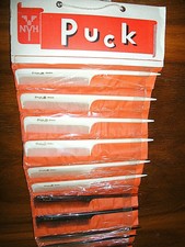 12 orig. verpackte PUCK Kunststoff-Stielkämme 6 Weiß und 6 Braun, Länge 19 cm