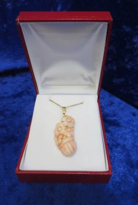 CARVED NATURAL CORAL Floral Pendant 14k GOLD Necklace - 5.5 grams - Image 1 of 4