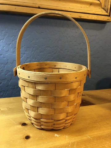 EUC Longaberger Round Basket with 3 Divider Plastic Liner & One Handle 2000 Cover