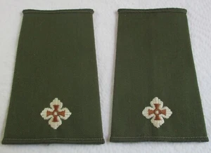 Pair of British Army:"ARMY 2ND LIEUTENANT'S SLIP-ON SHOULDER TITLES"(NOS, 1990s) - Picture 1 of 5