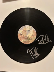 Álbum High 'n' Dry firmado por Def Leppard con certificado de autenticidad - Imagen 1 de 2