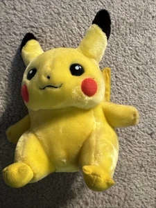 Vintage 1998 Pikachu Plüschtier 8 Zoll Pokémon Hasbro Spiel Freak Nintendo Stofftier - Bild 1 von 5