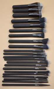 Royal & Langnickel Moda Pro Make-Up Brushes Eye Blush Liner Unused Set of 22 - Picture 1 of 6