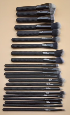 Royal & Langnickel Moda Pro Make-Up Brushes Eye Blush Liner Unused Set of 22 - Image 1 of 4