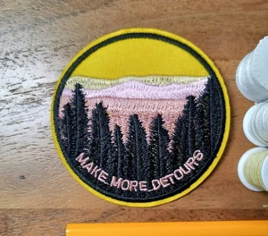 Make More Detours Outdoor Abenteuer Natur Wild Patch bestickt Bügelbild 3x3" - Bild 1 von 3