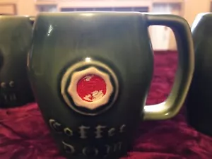 McCoy Pottery Coffee Cup D.O.M. Benedictine Mug Green w/ Red Stamp Vintage USA - Foto 1 di 5