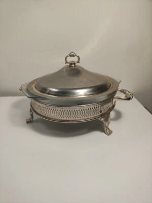 Vintage Pyrex 023 1 1/2 Qt. Casserole Dish With Metal Stand And Lid. Nice - Image 1 of 4