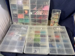 Verschiedene Perlen Lot - 6 Aufbewahrungsboxen gemischte Farben Formen Basteln Schmuckherstellung - Bild 1 von 12