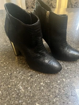 Botín Charles Jourdan Paris Para Mujer Piel de Serpiente Cuero Acento Dorado Tacón 6 M Foto 1 de 4