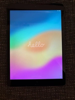 Apple iPad 8. Gen 32GB, Wi-Fi, 10,2 Zoll - Space Grau - Bild 1 von 4