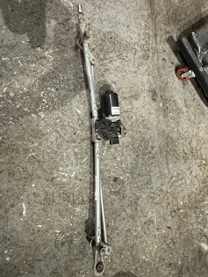 17 DODGE RAM 3500 WINDSHIELD WIPER MOTOR TRANSMISSION ASSEMBLY - Image 1 of 3