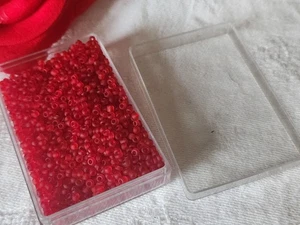 Lot environ 20 grammes de perles de rocaille rouge mat   n°14 - Picture 1 of 3