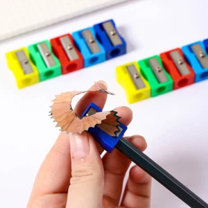 20stück Einfache Farbige Einzigen Loch Rechteckigen Kunststoff Bleistift Spitzer - Bild 1 von 9