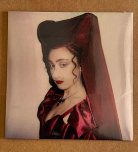 Chappell Roan GOOD LUCK, BABE!: LIMITED OPAQUE RED VINYL 7" SINGLE IN HAND - Imagen 1 de 3