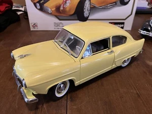 SUN STAR 1951 KAISER HENRY J 1:18 ARENA YELLOW COD. 5091 - Foto 1 di 11