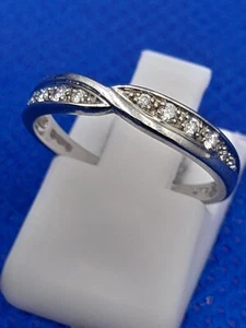 Goldsmiths Platinum 950 0.09 Carat Diamond Kiss Band Ring Size K.5 2.3g RRP £850 - Picture 1 of 15
