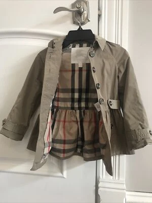 ¡¡¡HERMOSO!!! Gabardina impermeable Burberry niños niñas 5 años Foto 1 de 4